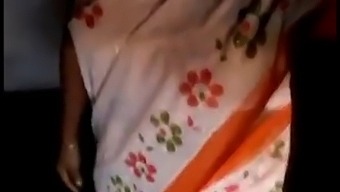 A Married Woman From Bihar Poses Nude For Selfies