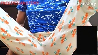 Desi Aunty'S Video Call With Indian Pussy