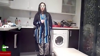 Amateur Girlfriend'S Voyeuristic Experience With Big Cock And Spanking