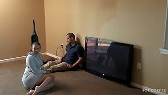 A Voluptuous Latina Spouse Engages In Passionate Intimacy With A Visiting Technician During Her Husband'S Overseas Absence