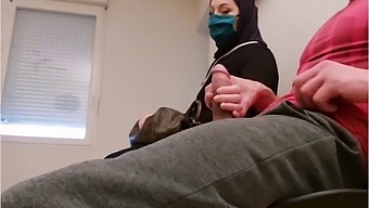 Lääkärin Tirkistelijä Tallenteet Vietteli Potilaan Julkinen Näyttö Kanssa Aisankannattaja Aviomies