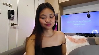 Abigail2634'S Webcam Show Features A Little Tease And A Wet Pussy