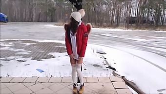 Horny Girl Experiences An Intense Orgasm While Waiting By The Road