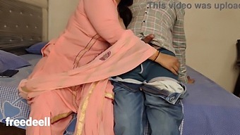 Mature Indian Mom Gets Turned On And Satisfies Herself