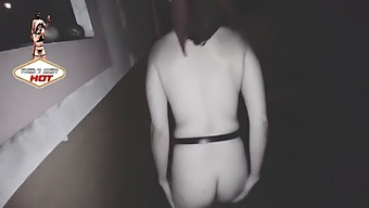 Mira Como Una Mujer Despampanante Se Desnuda Y Hace Una Mamada En La Calle, En Un Rico Video