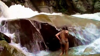 Lilyan Gets Aroused In The Water