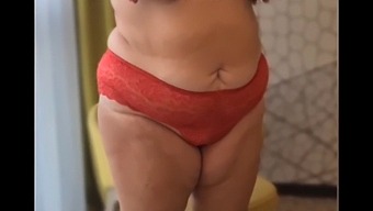 A Plump Lady Enjoys Anal Play And Achieves Solo Satisfaction