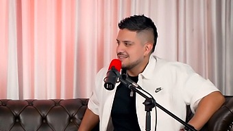 Само Фанови И Љубав: Искуство Ситне Колумбијке